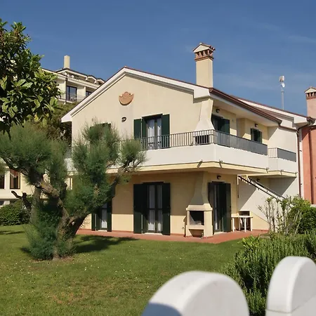 In Portosole E Tamerici Con Piscina-cavallino Treporti アパート